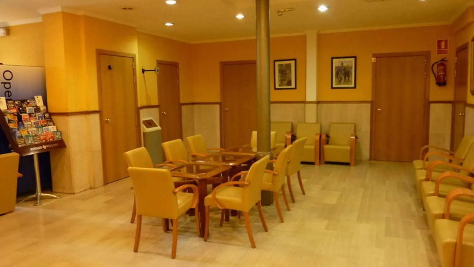 Roma Reial Hotel Barcelona 0*,